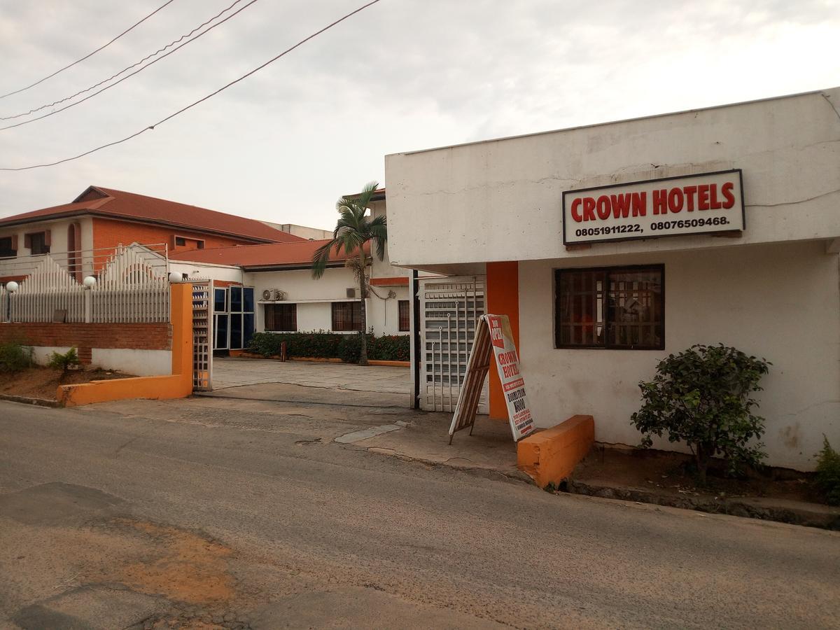 Crown Hotel Ибадан Екстериор снимка